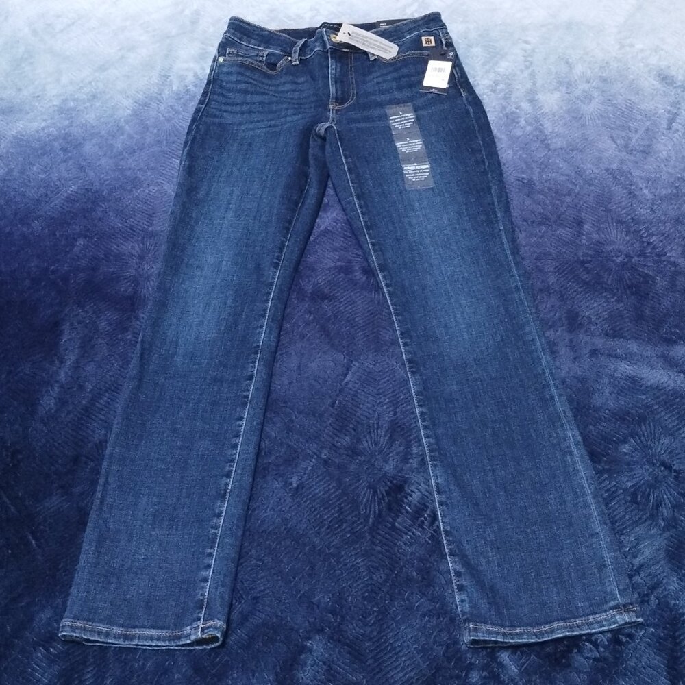Women's Tommy Hilfiger tribeca straight jeans Size 2. NWT-Retail $59.50.